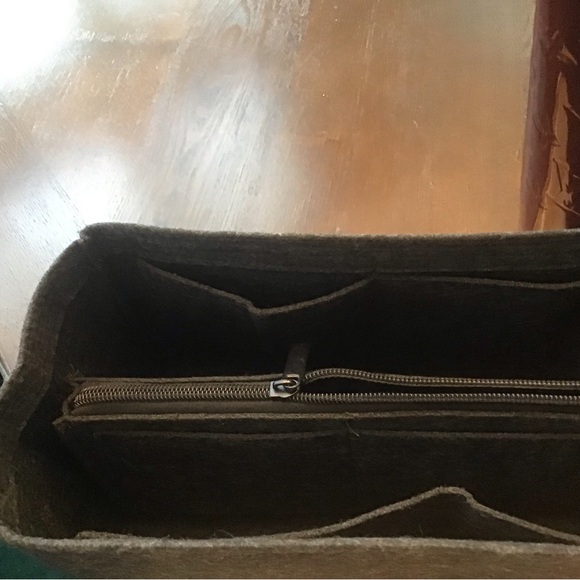 Louis Vuitton Vernis Amarante tote in pristine condition. Posh Authenticated - Picture 14 of 15